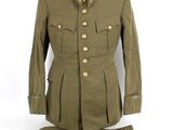 an army uniform is displayed on a mannequin mannequin