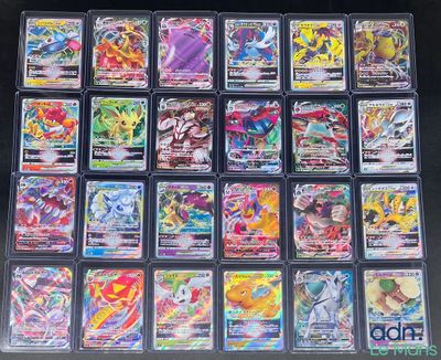 Une grande collection de cartes Pokémon est exposée sur une table.
