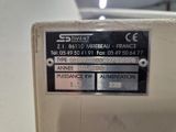 une photo d'une étiquette apposée sur le flanc d'une machine