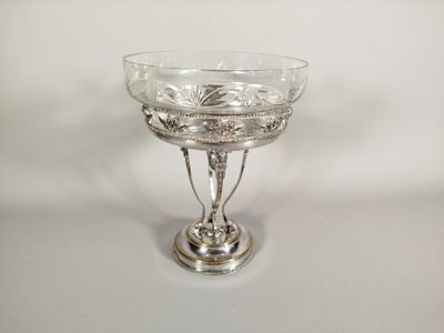 Coupe sur pied en métal argenté et cristal taillé, monture a…