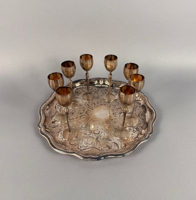Service à liqueur composé d'un plateau et de huit verres en … - Photo 1