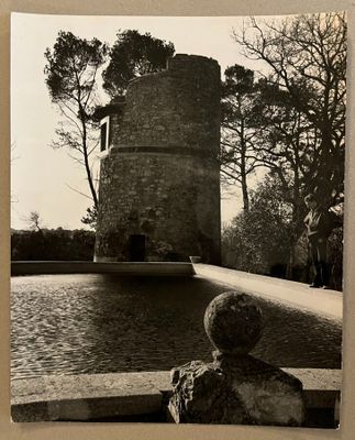 Paul Almásy. Bernard Buffet au château de l'Arc en 1958.