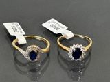 deux bagues en or ornées de saphirs et de diamants sur un fond noir