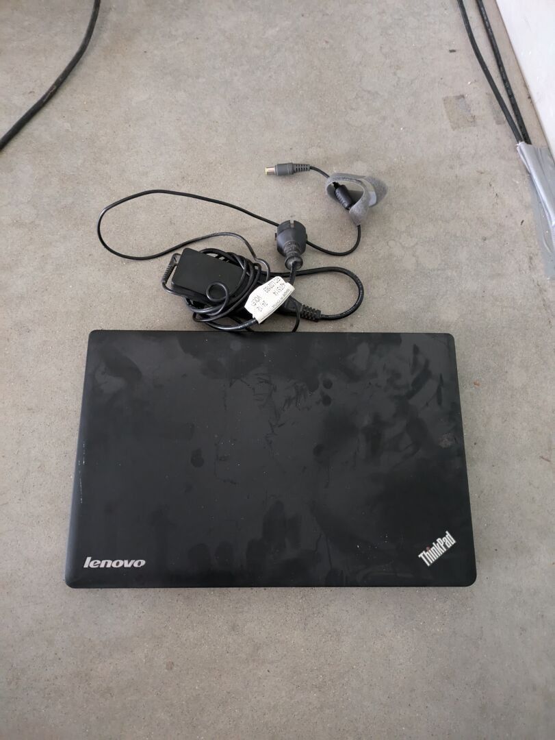 Ordinateur portable LENOVO THINKPAD type inconnu