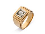 une bague en or avec un diamant serti au centre