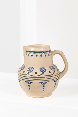 Travail ETRANGER Pichet en céramique émaillée beige à décor …