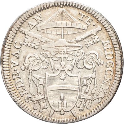 Gros plan sur une pièce de monnaie portant des armoiries