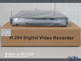 emballage d'un enregistreur vidéo numérique posé sur une boîte en carton