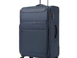 un gros plan d'une valise à roulettes sur fond blanc
