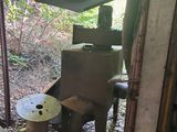 une vieille machine qui traîne dans les bois
