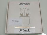 emballage d'une paire d'AirPods 2 de la marque Apple dans une boîte posée sur une table