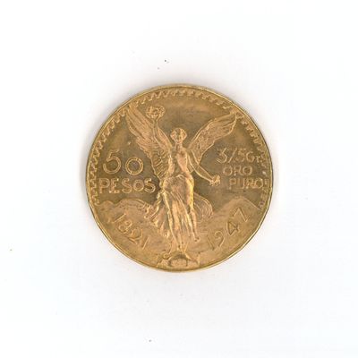une pièce d'or avec l'image d'une femme dessus