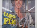 affiche représentant un homme tenant un téléphone portable devant une fenêtre