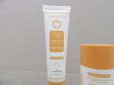 a picture of a tube of sunscreen cream next to a tube of sunscreen cream