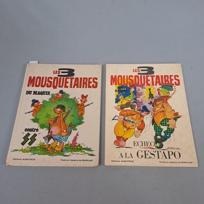 deux livres posés sur une table