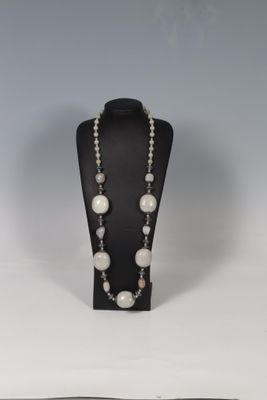 Collier fantaisie :en pierres dures et perles en métal argen…
