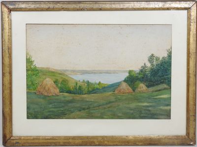 une peinture à l'huile représentant un paysage avec des meules de foin et un lac au loin