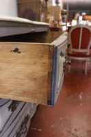 Commode mazarine à façade arbalète en bois peint gris et rec… (photo 6)