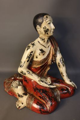 BIRMANIE - XXe siècle. Moine en bois laqué beige et or et in…