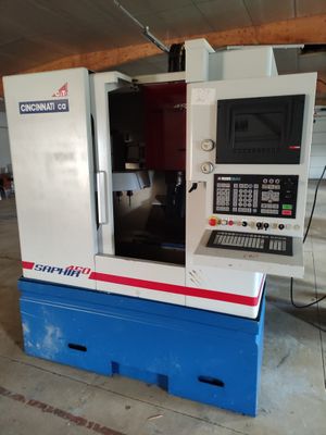 Fraiseuse CN CINCINNATI Saphir 450, année 2004.