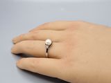 bague en argent sterling avec une perle blanche