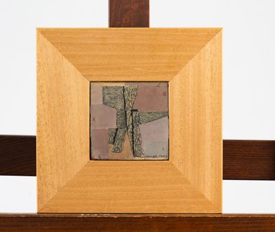 une photo d'une photo représentant une croix dans un cadre