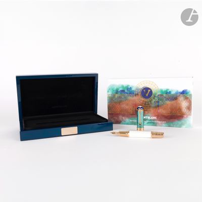 une image représentant une boîte contenant un stylo et une autre boîte contenant un stylo