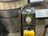 l'image d'une machine installée dans une pièce