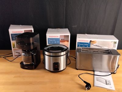 Lot composé de trois produits Thomson : grille-pain, cafetiè…