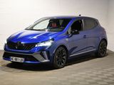une voiture bleue garée dans un garage au sol en damier