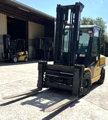 a forklift that is parked in front of a building