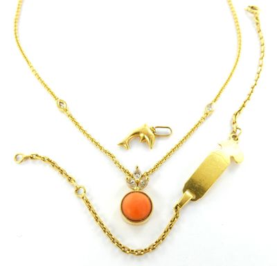 une image représentant un collier et un bracelet ornés d'un oiseau