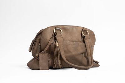 LANCEL Sac modèle Adjani en cuir type nubuck de couleur taup…