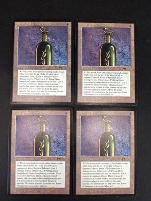 quatre cartes sur lesquelles figure l'image d'une bouteille de vin