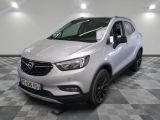 Le nouveau SUV Opel est garé dans le showroom.