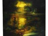 une image représentant un tableau où l'on voit une lumière jaune se refléter dans l'eau