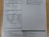 un gros plan sur un morceau de papier sur lequel figure un code-barres