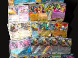 plusieurs types de cartes pokemon sur la table