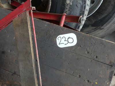 une photo d'un camion sur laquelle figure une plaque d'immatriculation