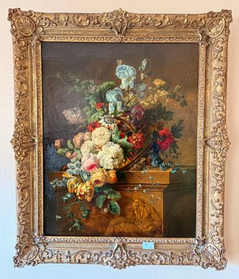 un tableau représentant des fleurs dans un panier, accroché au mur