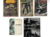 Plusieurs livres sont alignés sur une surface blanche, accompagnés d'une image en noir et blanc.