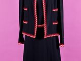 une robe noire et une veste sur un mannequin, un mannequin, un mannequin, un mannequin, un mannequin, un mannequin, un mannequin, un mannequin, un mannequin, un mannequin, un mannequin, un mannequin, un mannequin, un mannequin, un mannequin, un mannequin, un mannequin, un mannequin, un mannequin, un mannequin, un mannequin, un mannequin, un mannequin, un mannequin, un mannequin, un mannequin, un mannequin, un mannequin, un mannequin, un mannequin, un mannequin, un mannequin, un mannequin, un