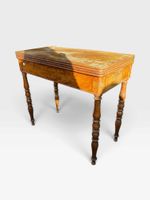 Table à jeux en acajou et placage d'acajou, à plateau à bord…
