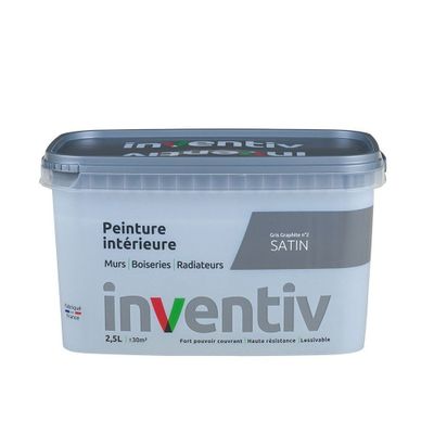 un gros plan d'un pot de peinture sur fond blanc