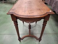 Petite table à écrire en bois posant sur quatre pieds entret… (photo 3)