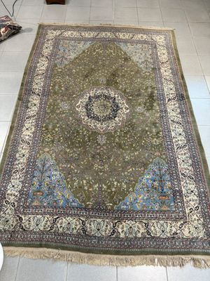 IRAN, TABRIZ. Grand tapis en laine noué main, décor floral p…