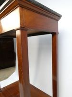 Petite table console en acajou, pieds carrés en pilastres, t… (photo 6)
