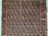 tapis persan ancien avec un motif floral sur fond bleu