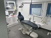 1 unité de dentiste de 2014 comprenant : (photo 5)