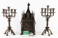 Ensemble de cheminée de style néo-gothique en trois pièces, … (photo 2)